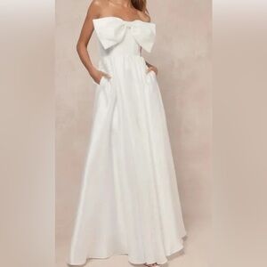 NWT Lulu's White Bow-Accent Wedding White Party Photo Op Lined Gown Dress Small